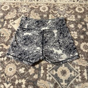 Small No Balance Floral Print Women's Shorts